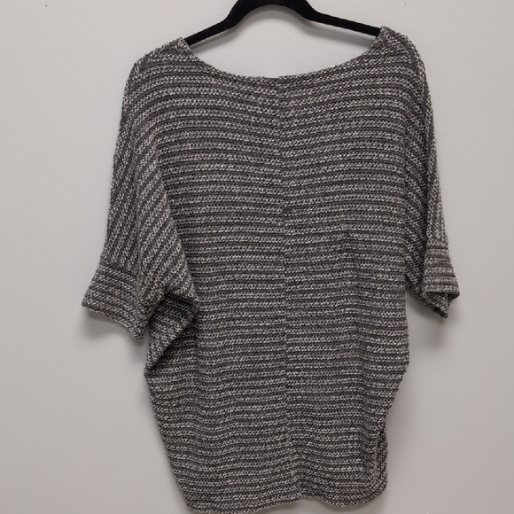 Apricot Grey Knit Short Sleeve Shirt EUC - Picture 4 of 4